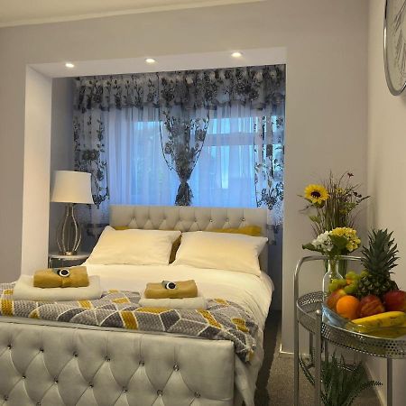 Apartment Luxe Free Wifi, Free Parking, Free Netflix Friern Barnet Eksteriør billede