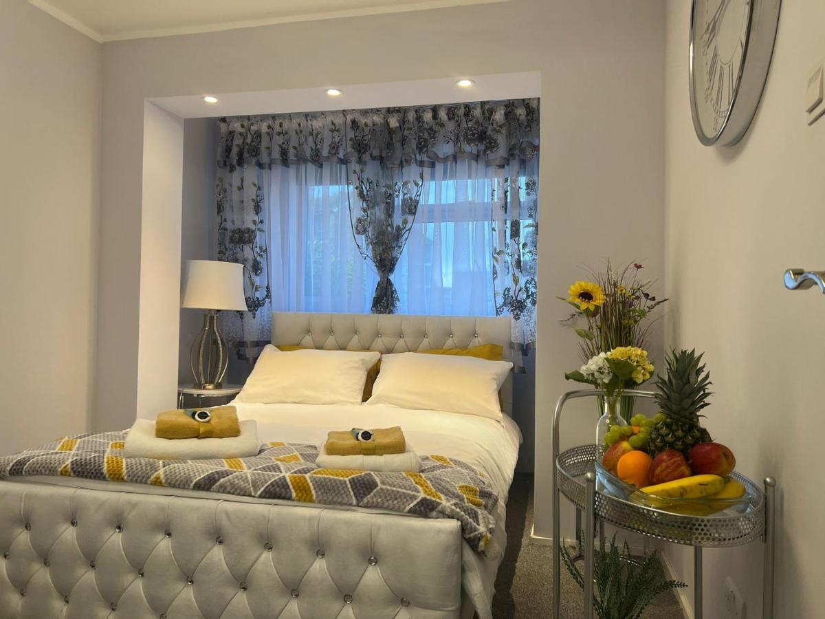 Apartment Luxe Free Wifi, Free Parking, Free Netflix Friern Barnet Eksteriør billede