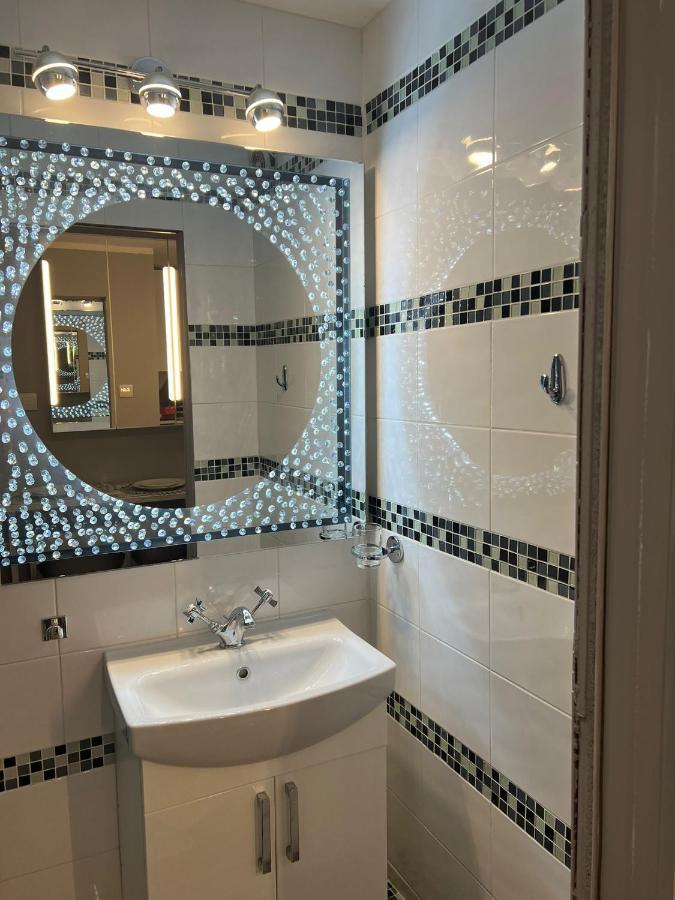 Apartment Luxe Free Wifi, Free Parking, Free Netflix Friern Barnet Eksteriør billede