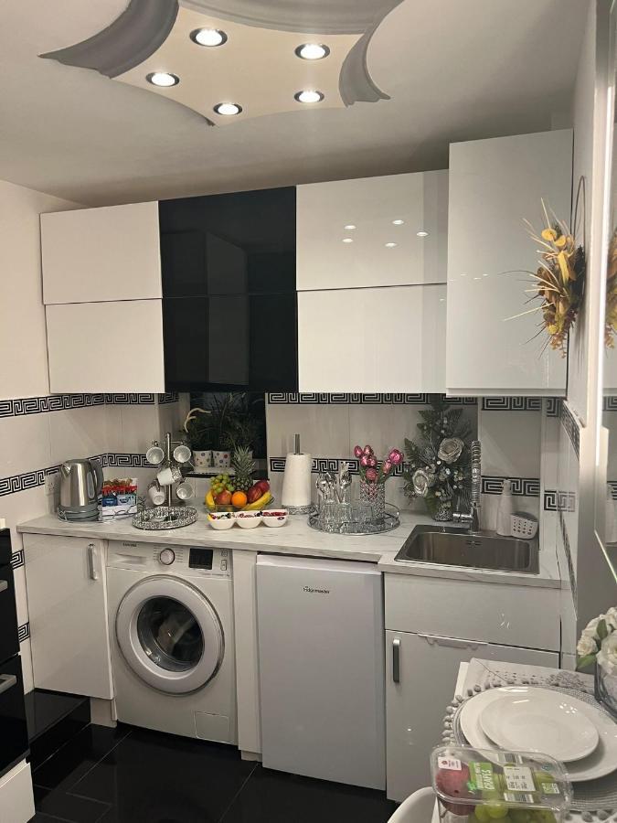 Apartment Luxe Free Wifi, Free Parking, Free Netflix Friern Barnet Eksteriør billede