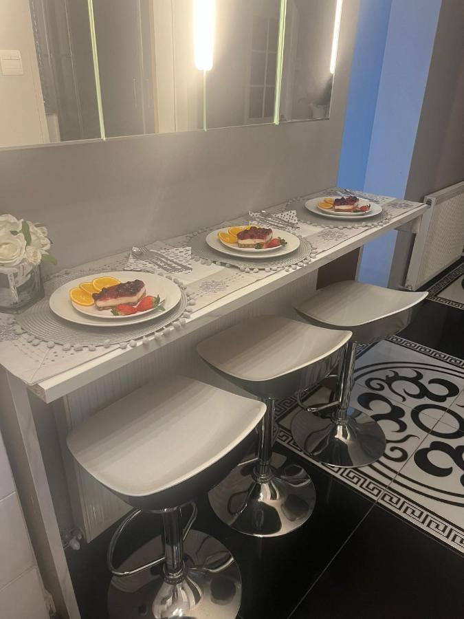 Apartment Luxe Free Wifi, Free Parking, Free Netflix Friern Barnet Eksteriør billede